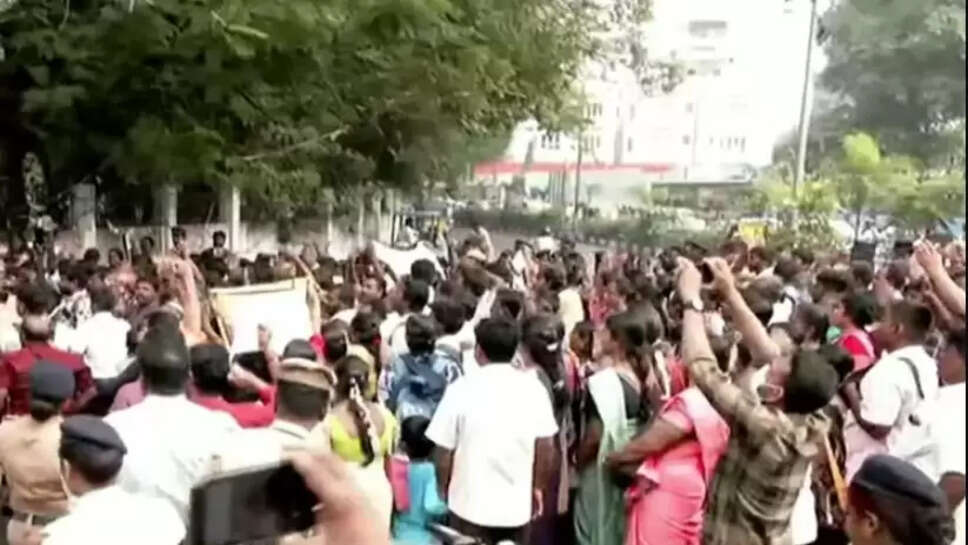 இடைநிலை ஆசிரியர்கள் போராட்டம்