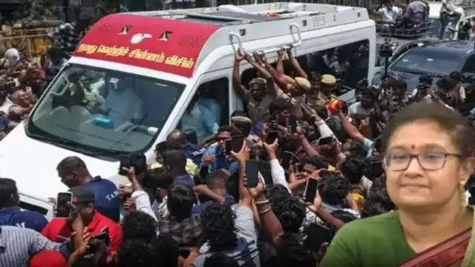 அர்ச்சனா பட்நாயக் விஜய்