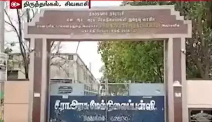 போதையில் மாணவர்கள்... கண்டித்ததால் பள்ளியிலேயே ஆசிரியர் மண்டை உடைப்பு! 