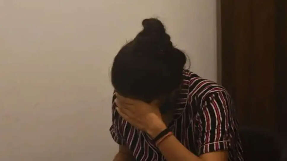 மாணவி இளம்பெண் கள்ளக்காதல் விபச்சாரம் பாலியல்