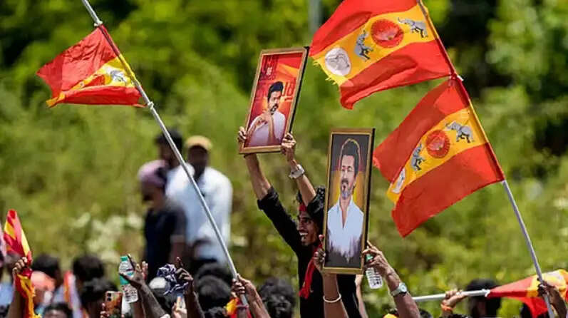 தவெக கட்சி கொடி