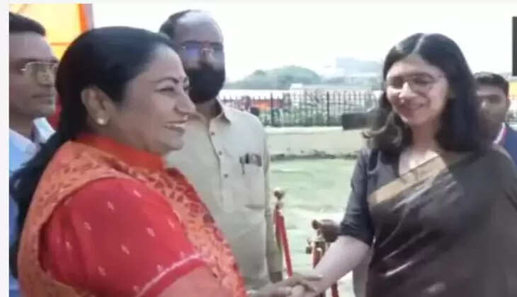 ரேகா குப்தா ஸ்வாதி மாலிவால்