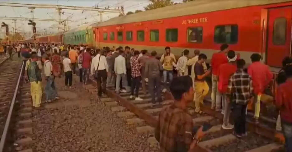 தடம் புரண்ட ரயில்