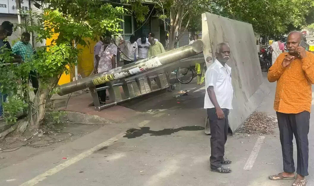 சரிந்த நிழற்குடை