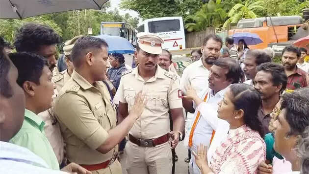 நான்கு வழிச்சாலை பணியை தடுத்து நிறுத்தி போராட்டம்... காங்கிரஸ் எம்எல்ஏ தாரகை &nbsp;கைது!