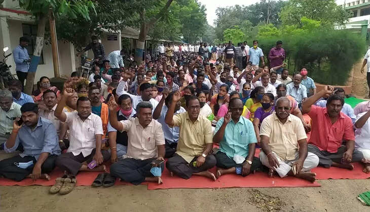 மின்வாரிய ஊழியர்கள் வேலை நிறுத்தம்