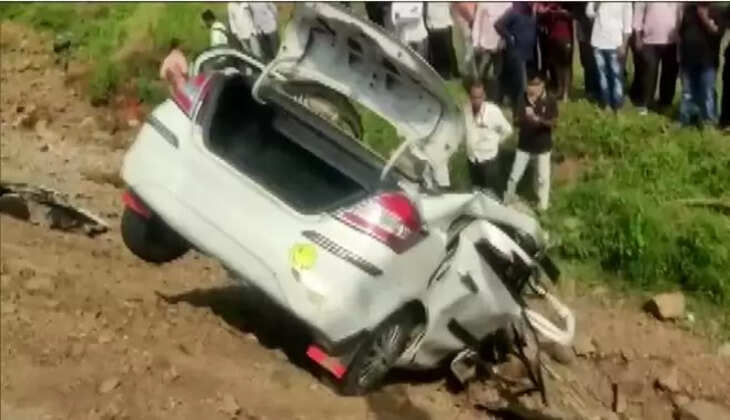 கார் விபத்து பள்ளத்தாக்கு