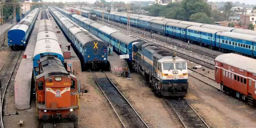 இன்று 24 ரயில்கள் ரத்து!! தவிக்கும் ரயில் பயணிகள்!!