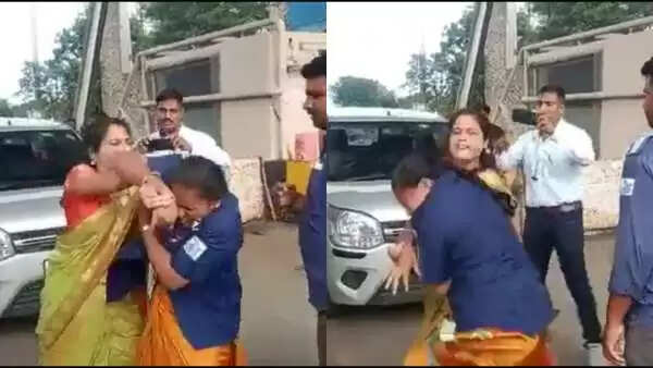 வைரல் வீடியோ!! குடுமிப்பிடி சண்டையில் பத்ரகாளிகளாக மாறிய பெண்கள்!!