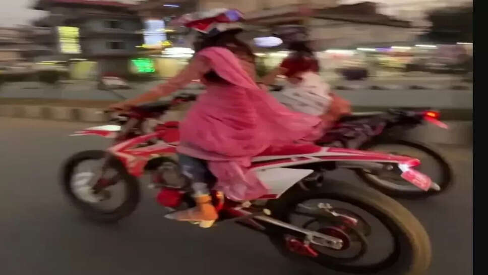 பைக் பெண்கள்