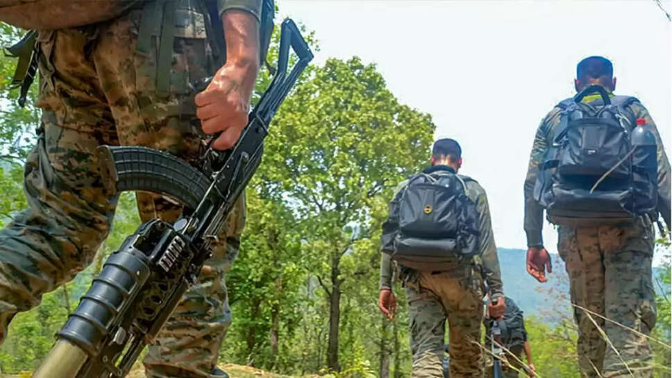 சத்தீஸ்கர் என்கவுண்டர் நக்சலைட்டுகள்  நக்சலைட்டு சுட்டுக்கொலை 