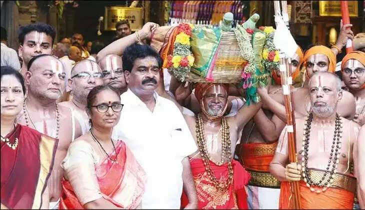 ஆண்டாள் சூடிக்கொடுத்த மாலை
