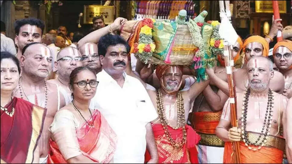 ஆண்டாள் சூடிக்கொடுத்த மாலை