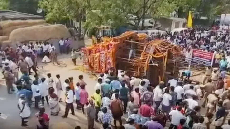 பொன்னேரி  திருப்பாலீஸ்வரர் தேர் கவிழ்ந்து 