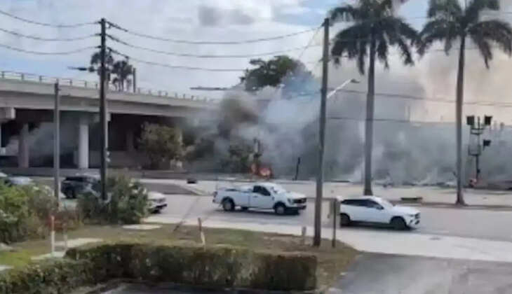 பதைபதைக்கும் வீடியோ... நெடுஞ்சாலையில் விமானம் நொறுங்கி விழுந்து 3 பேர் உடல் கருகி பலி... விண்ணை முட்டும் புகை!&nbsp;