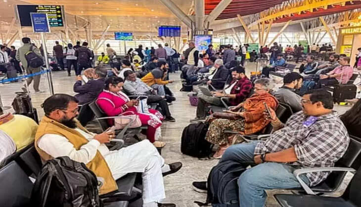 விமான பயணிகள் தவிப்பு காத்திருப்பு