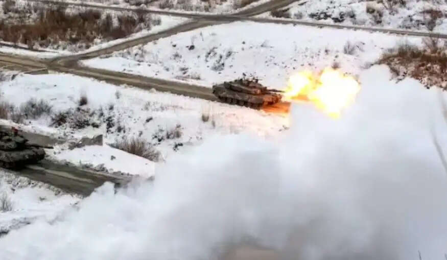 பீரங்கி குண்டு தாக்குதல் 