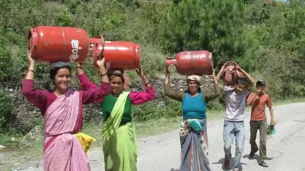 இலவச சிலிண்டர் பெண்கள்