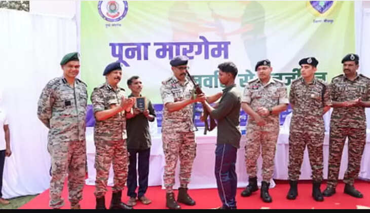 நக்சல்கள்