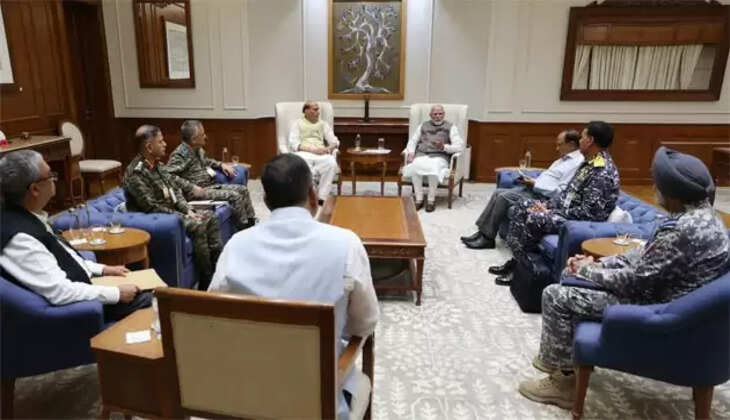  முப்படை தளபதிகளுடன் பிரதமா் மோடி ஆலோசனை!