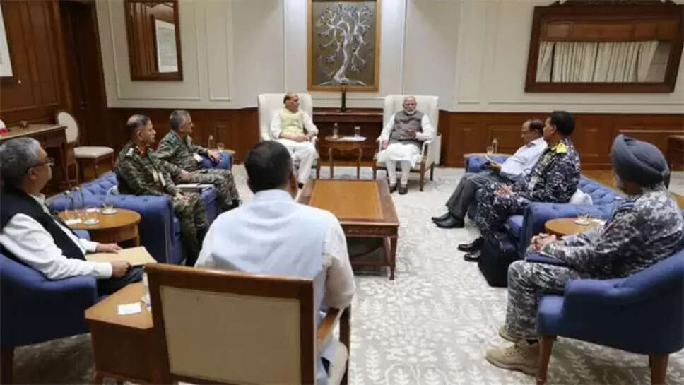 &nbsp;முப்படை தளபதிகளுடன் பிரதமா் மோடி ஆலோசனை!