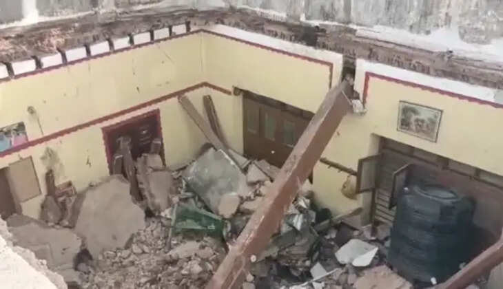 மேற்கூரை இடிந்து விபத்து