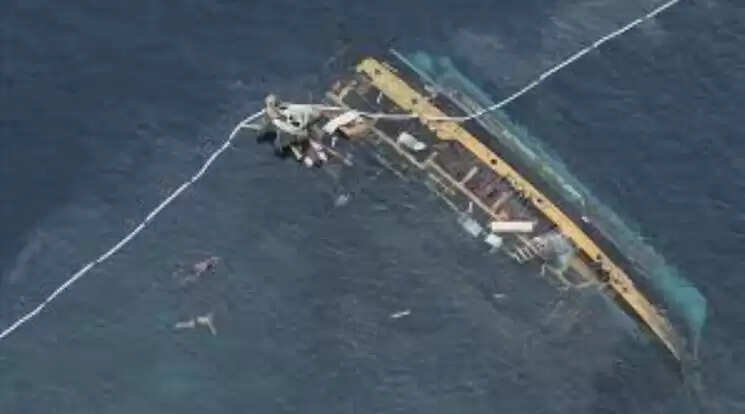 படகு கவிழ்ந்து