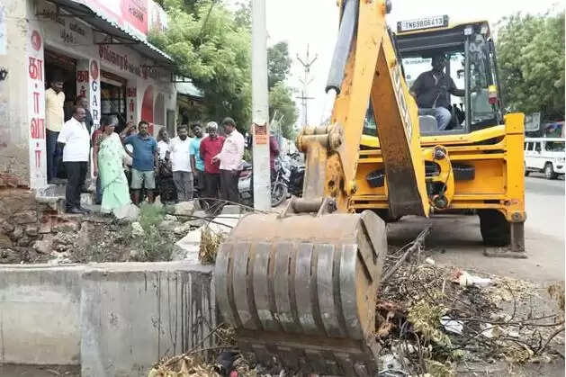 தூத்துக்குடி ஜேசிபி வடிகால் தூர் வாரும் பணி