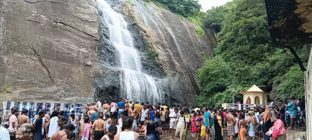 குற்றால அருவி