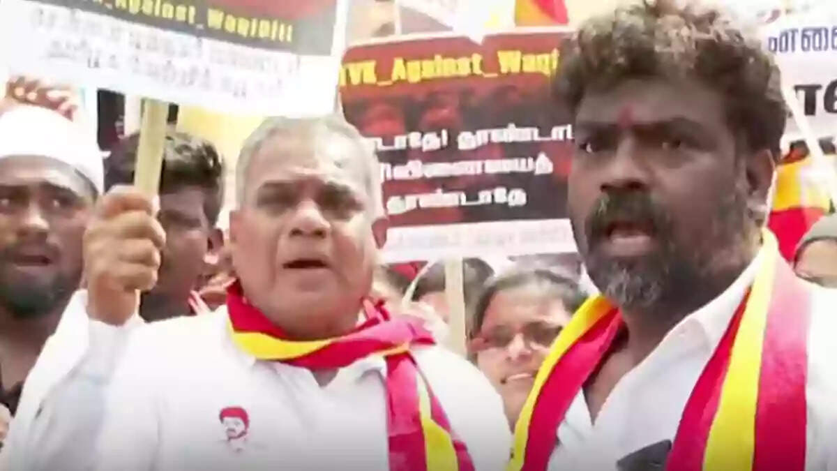 இஸ்லாமியர்களுக்கு தவெகவும், விஜய்யும் உறுதுணையாக இருப்பர்... புஸ்ஸி ஆனந்த்.!