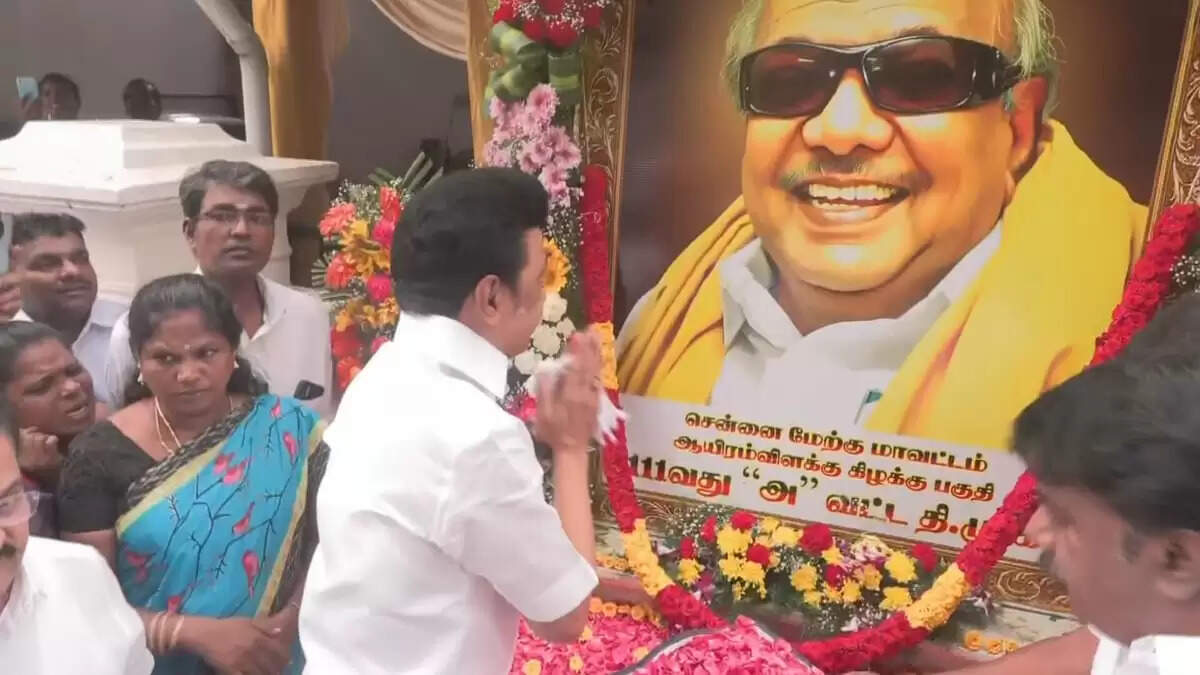 கலைஞரின் 101வது பிறந்தநாள்... நினைவிடத்தில் முதல்வர் மு.க.ஸ்டாலின் அஞ்சலி!