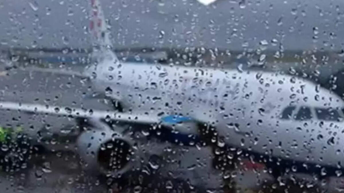 விமானம் மழை விமான நிலையம் ரத்து