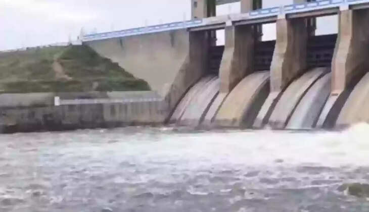  பொதுமக்களே உஷார்... ஆற்றில் இறங்கவும், குளிக்கவும் தடை...  3 மாவட்டங்களுக்கு வெள்ள அபாய எச்சரிக்கை!