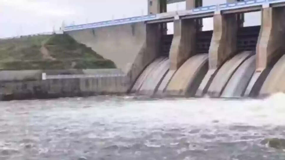 &nbsp;பொதுமக்களே உஷார்... ஆற்றில் இறங்கவும், குளிக்கவும் தடை... &nbsp;3 மாவட்டங்களுக்கு வெள்ள அபாய எச்சரிக்கை!