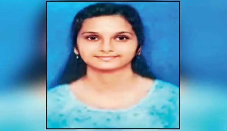 கால்பந்து  மாணவி