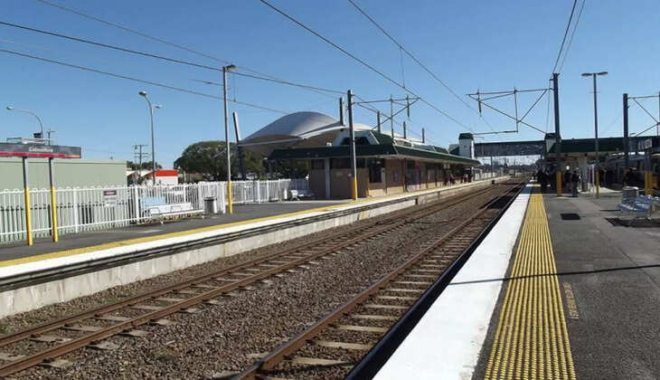 ரயில் தண்டவாளம் நடைமேடை ப்ளாட்ஃபாரம்