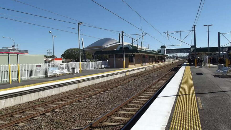 ரயில் தண்டவாளம் நடைமேடை ப்ளாட்ஃபாரம்