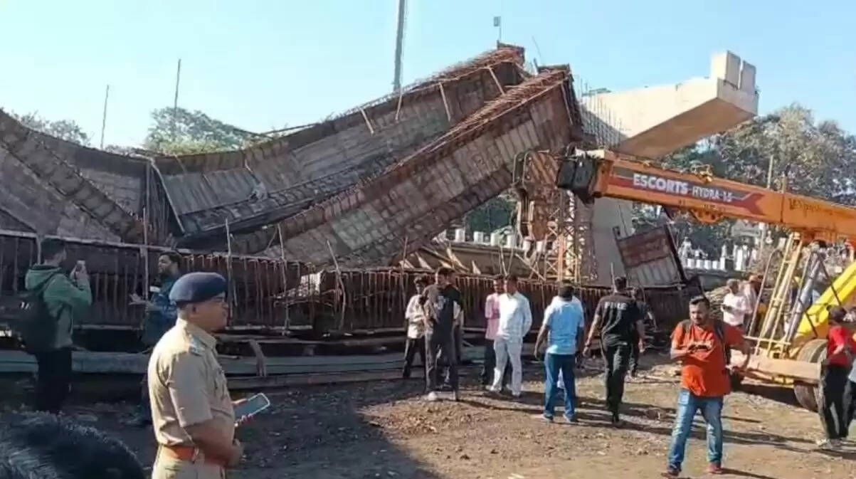 குஜராத் பாலம் இடிந்து