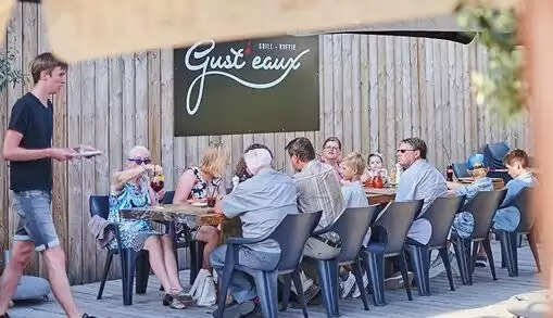  கஸ்டாக்ஸ் உணவகம்