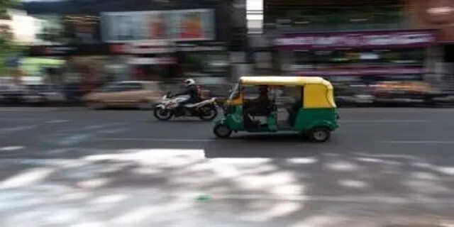 ஆட்டோ பாலியல் இளம்பெண்