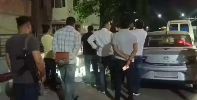 அதிர்ச்சி... ஒரே குடும்பத்தைச் சேர்ந்த 7 பேர் தற்கொலை... காருக்குள் சடலமாக மீட்பு!