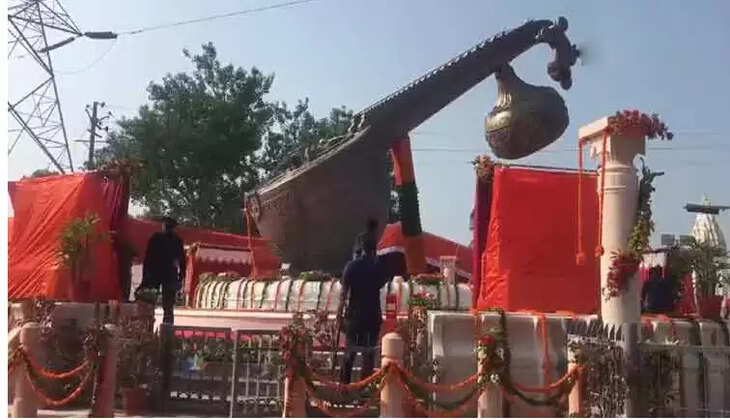 வீணை சிலை