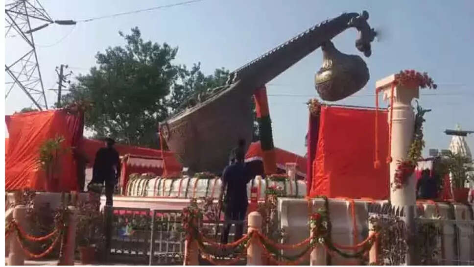 வீணை சிலை