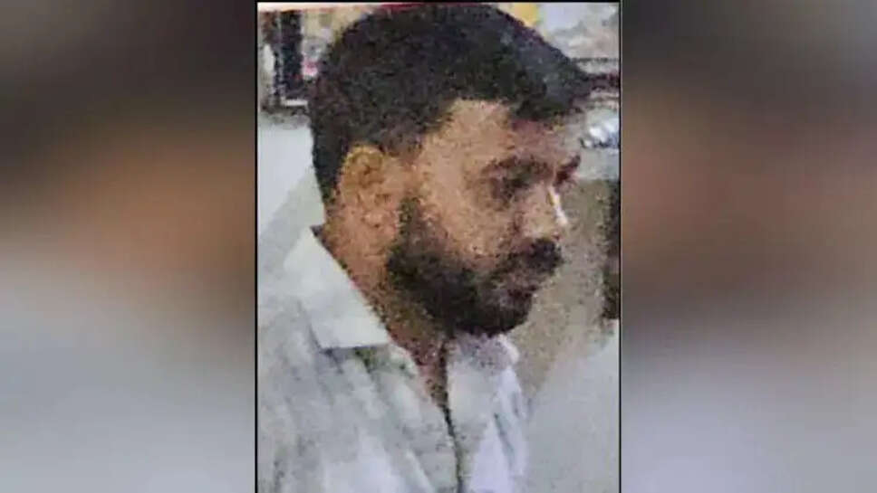 பரீட்சையக் கூட எழுத விடல ... 12 ம் வகுப்பு பொதுத்தேர்வு எழுதிய மாணவிகளிடம் சில்மிஷம் செய்த ஆசிரியர்! &nbsp;