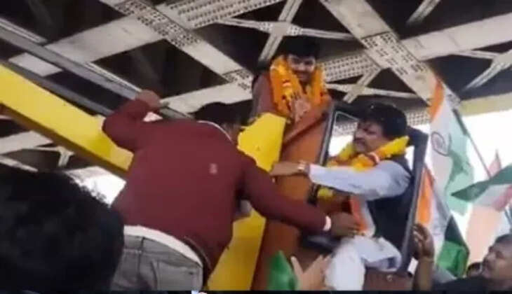 பாஜக கிரேன்