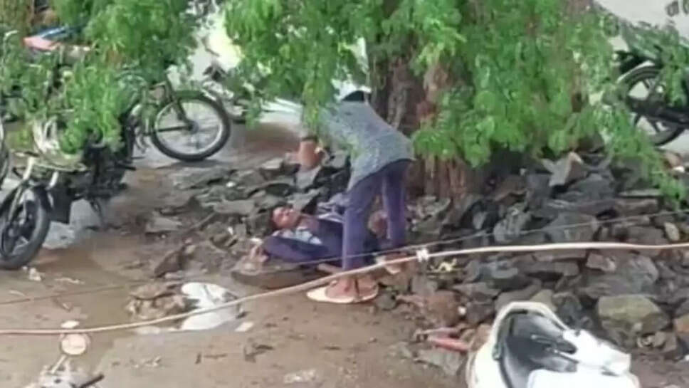 போதையில் தள்ளாடும் பள்ளி மாணவன்