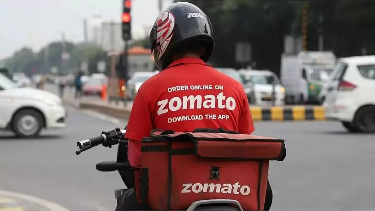 உணவு பிரியர்கள் அதிர்ச்சி... Zomatoவில் புதிய தொலைதூர சேவை கட்டணம்!