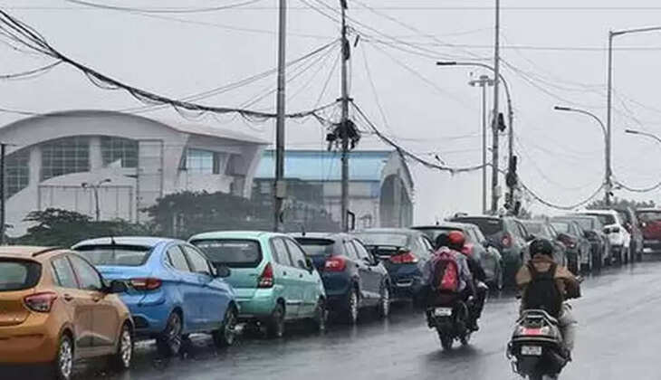 சென்னை மேம்பாலத்தில் நிறுத்திய கார்களை அபராதம் விதித்து அப்புறப்படுத்திய போலீசார்!