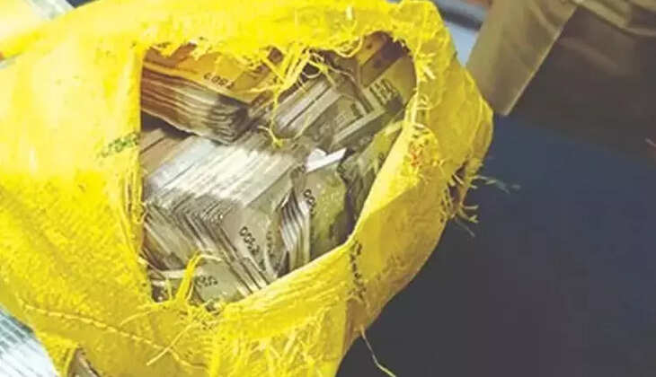 சாலையோரம் பணம்