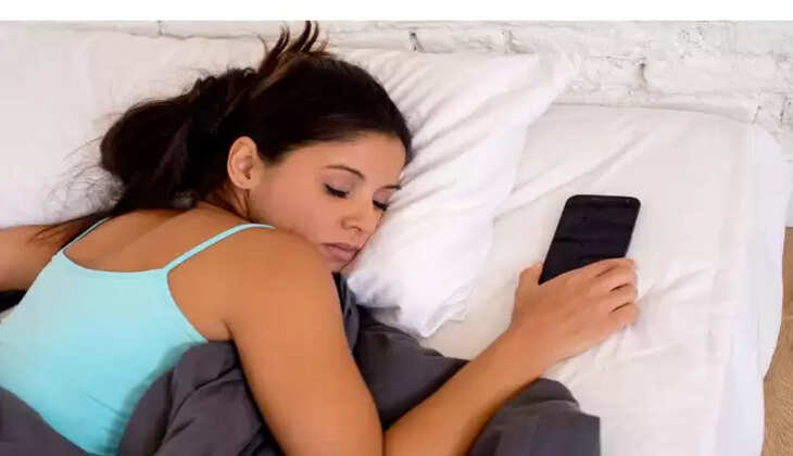 செல்போனுடன் தூக்கம்